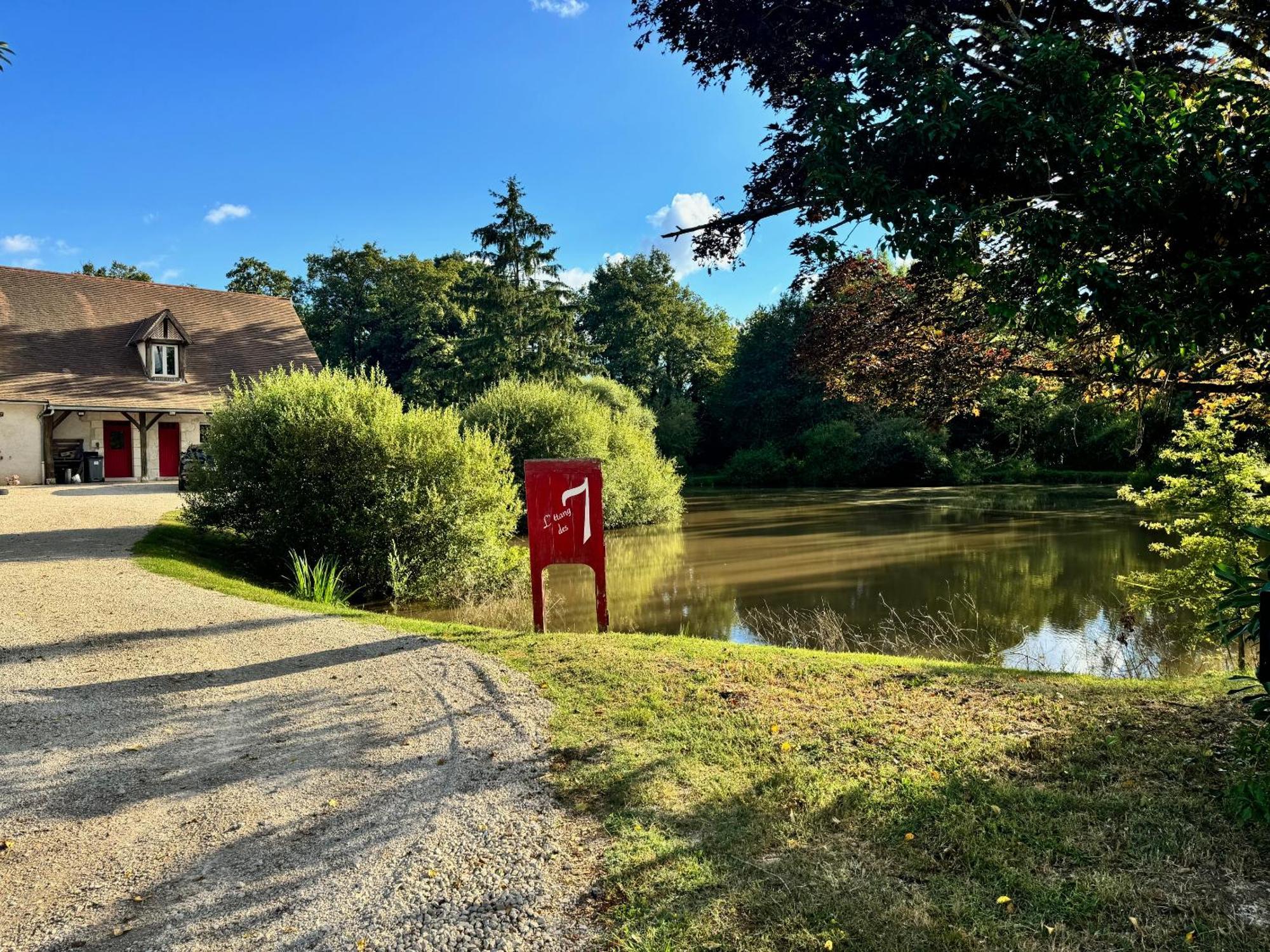 L'Etang Des 7 Hotel Le Controis-en-Sologne Exterior photo